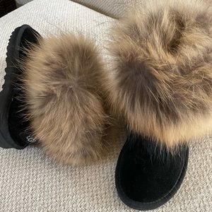 Ugg short boots with fur around the ankle